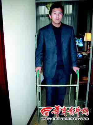 陕西十余男子抢亲续：新娘被救时没有一丝惊喜