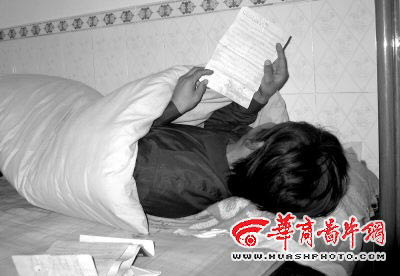 陕西十余男子抢亲续：新娘被救时没有一丝惊喜