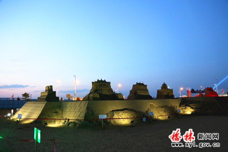 夜幕下的“清爽榆林”国际沙雕展