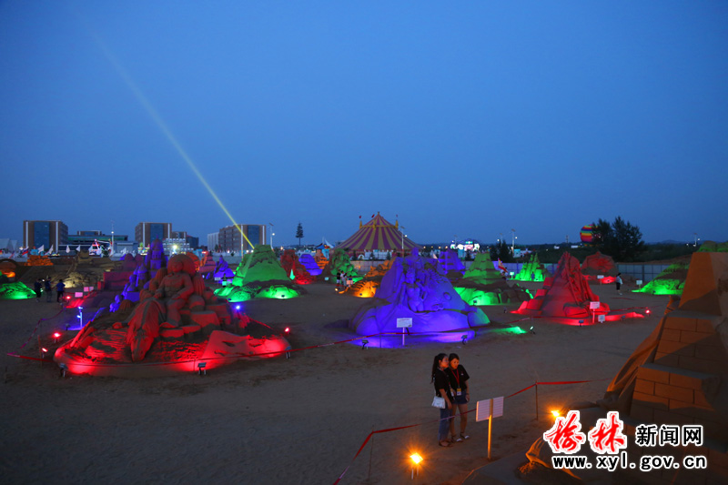 夜幕下的“清爽榆林”国际沙雕展
